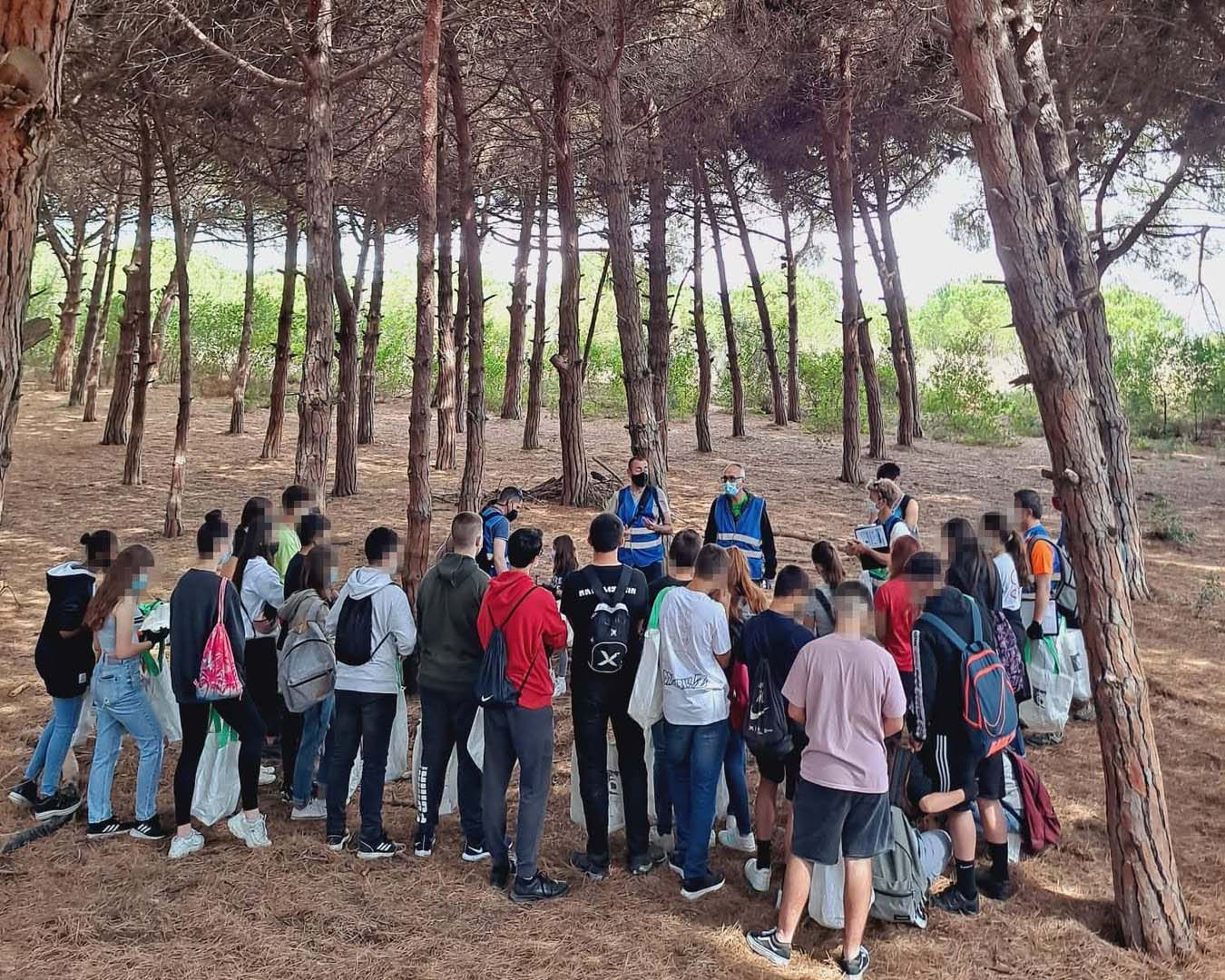 Inici de la jornada comunitària al bosc de Montgat